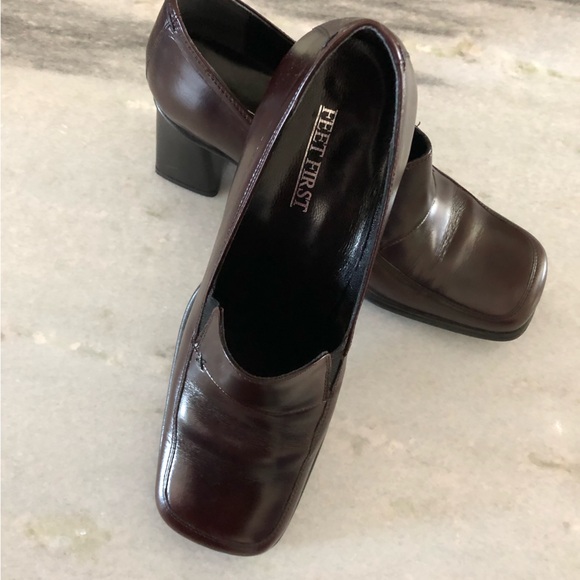 NWT FeetFirst Deep Maroon Italian Leather Pumps size 9b (39) - Picture 8 of 16